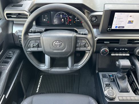 Used 2025 Toyota Tacoma SR5 AWD/4WD image 12