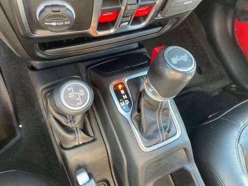 Used 2022 Jeep Wrangler Unlimited Sahara w/ Cold Weather Group image 23