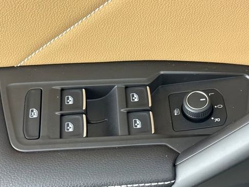 Used 2024 Volkswagen Tiguan SE image 20