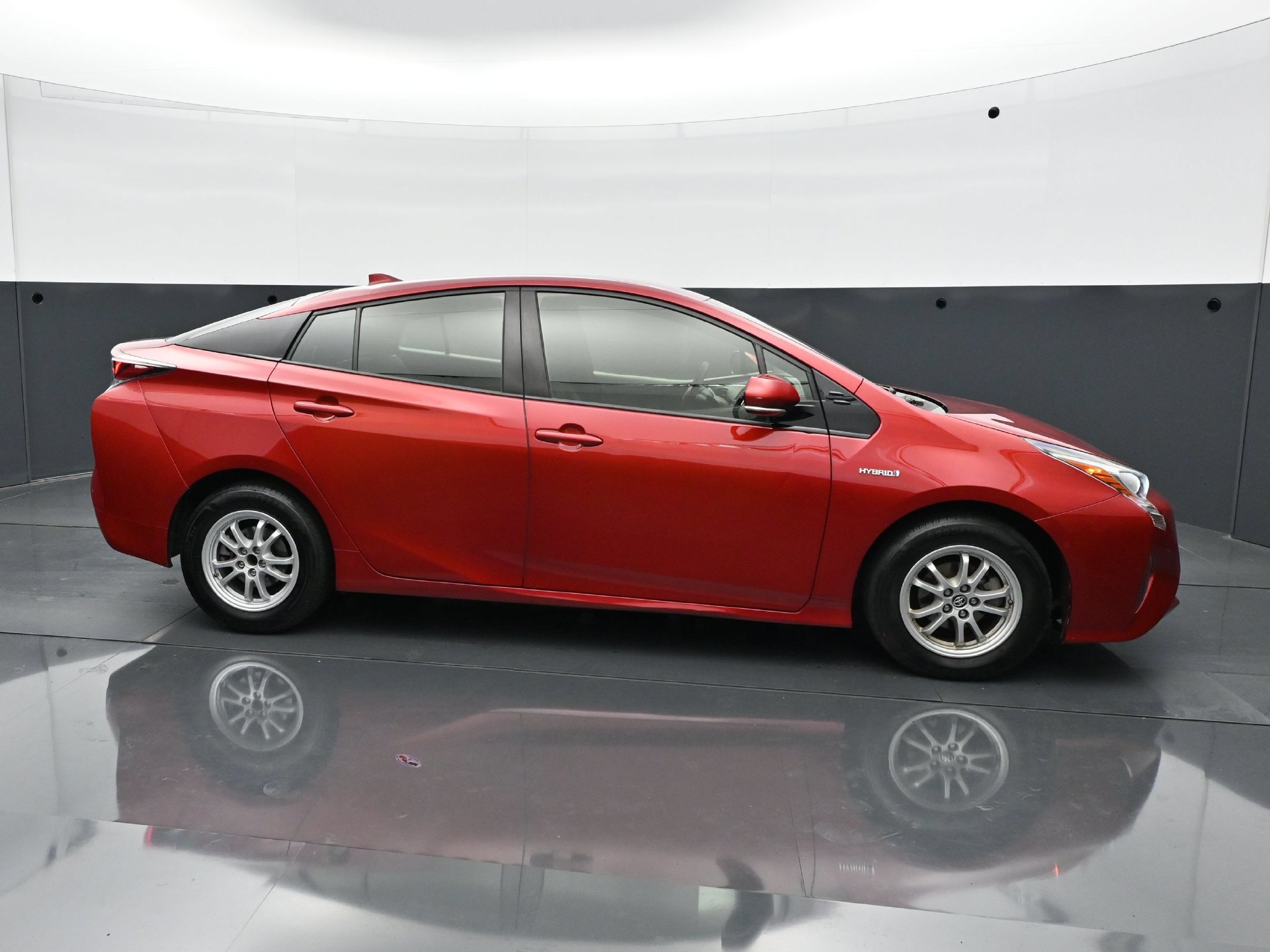 Used 2018 Toyota Prius Two w/ Prius Two Safety Plus Package FWD image 8