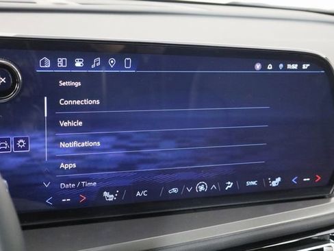 Used 2026 Chevrolet Traverse LT w/ Driver Confidence Package image 32