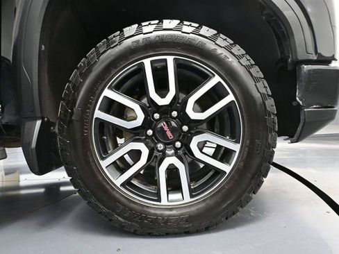 Used 2023 GMC Sierra 1500 AT4 w/ Technology Package AWD/4WD image 18