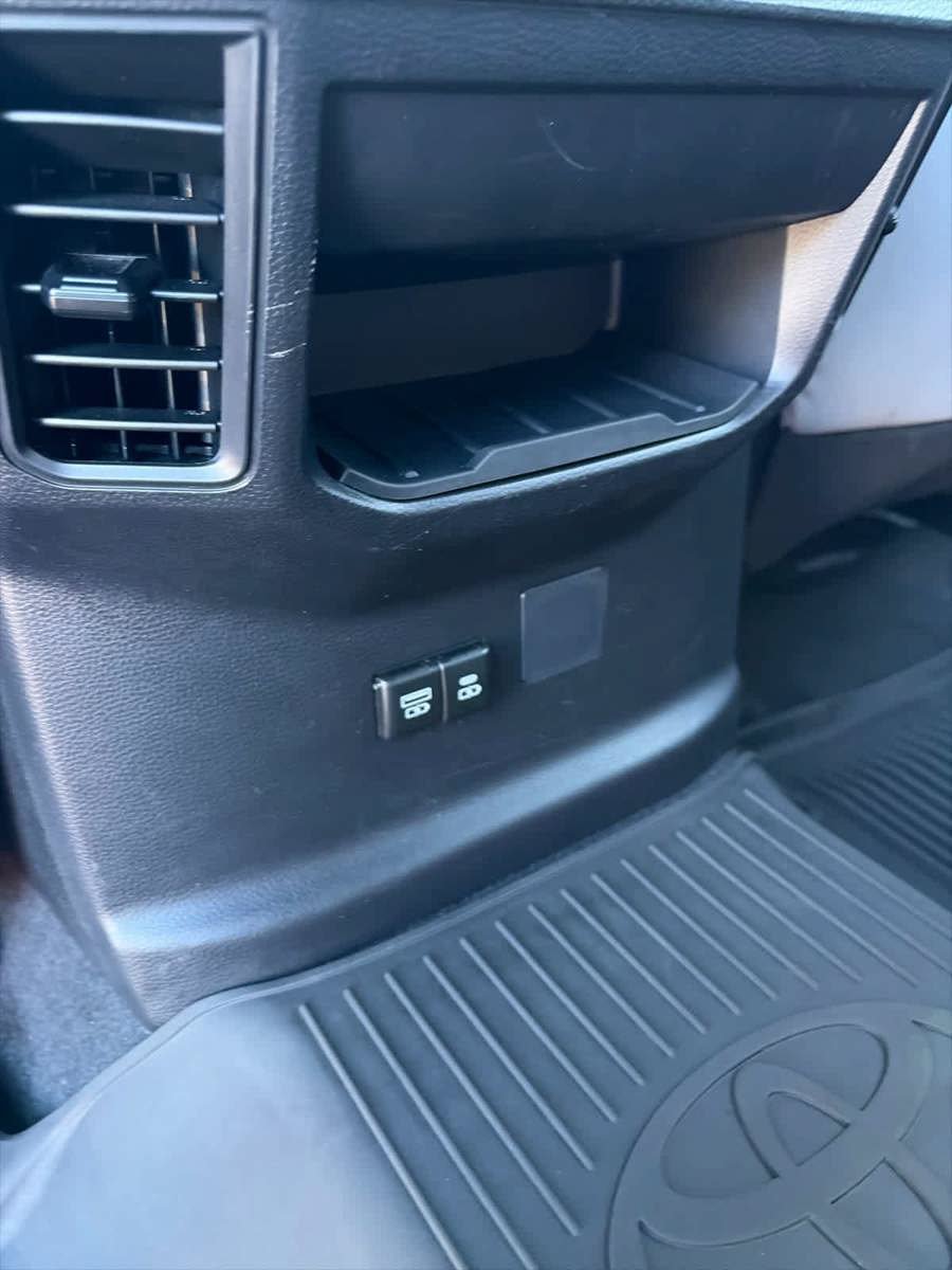 Used 2025 Toyota Tundra SR5 AWD/4WD image 31