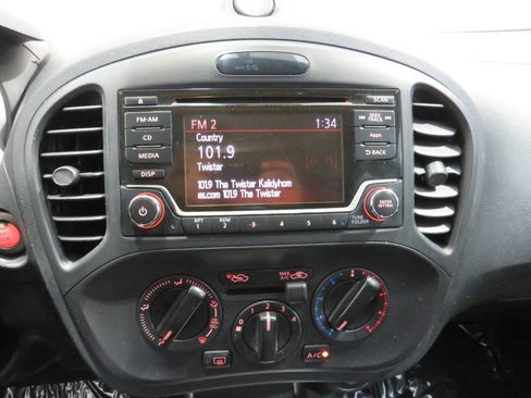Used 2015 Nissan Juke S image 17
