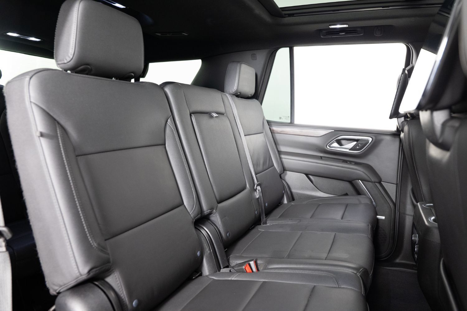Used 2023 Chevrolet Tahoe Z71 w/ Luxury Package AWD/4WD image 29