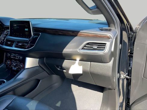 Used 2023 Chevrolet Suburban LT RWD image 18