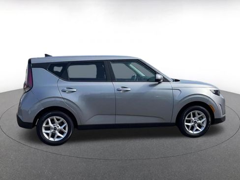 Used 2025 Kia Soul LX w/ LX Technology Package image 16