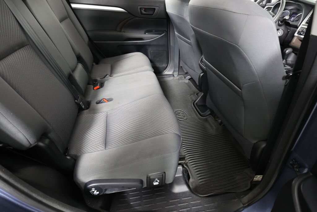 Used 2017 Toyota Highlander LE AWD/4WD image 22