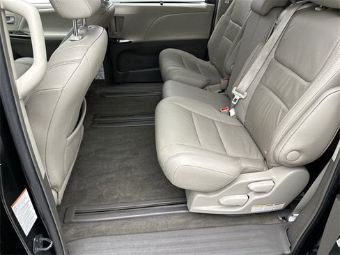 Used 2015 Toyota Sienna XLE image 23