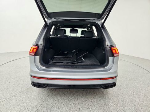 Used 2022 Volkswagen Tiguan SE R-Line image 15