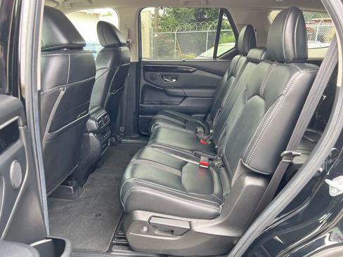Used 2025 Honda Pilot EX-L image 18