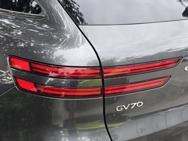 Used 2024 Genesis GV70 2.5T w/ Sport Prestige Package AWD/4WD image 8