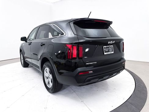 Used 2023 Kia Sorento LX image 16