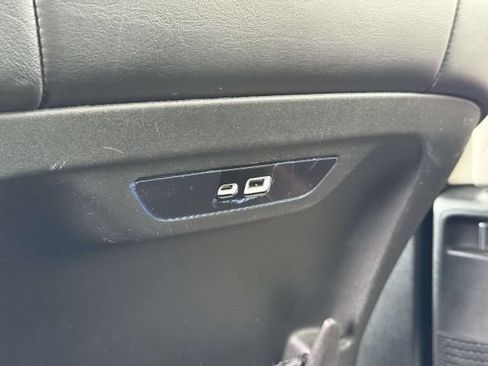 Used 2024 Chrysler Pacifica Touring-L FWD image 16