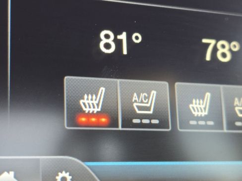 Used 2015 Ford F250 Lariat w/ Lariat Interior Package image 4