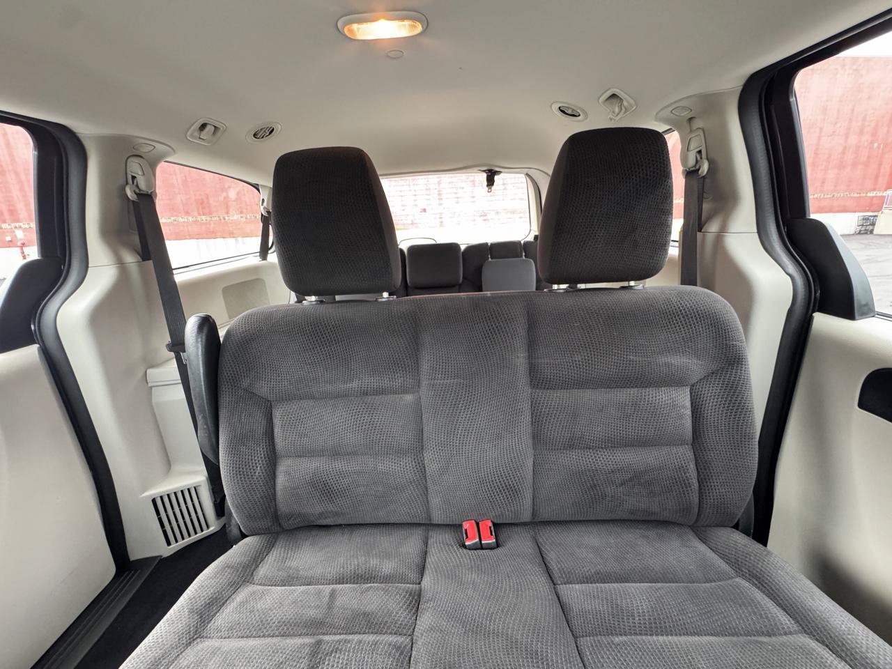 Used 2019 Dodge Grand Caravan SE FWD image 14