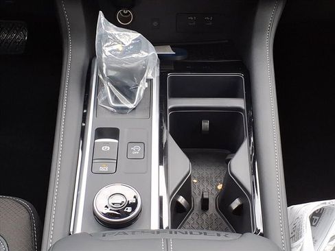 New 2026 Nissan Pathfinder SL w/ SL Premium Package AWD/4WD image 10