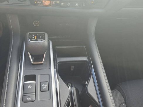 Used 2025 Nissan Pathfinder SV AWD/4WD image 18
