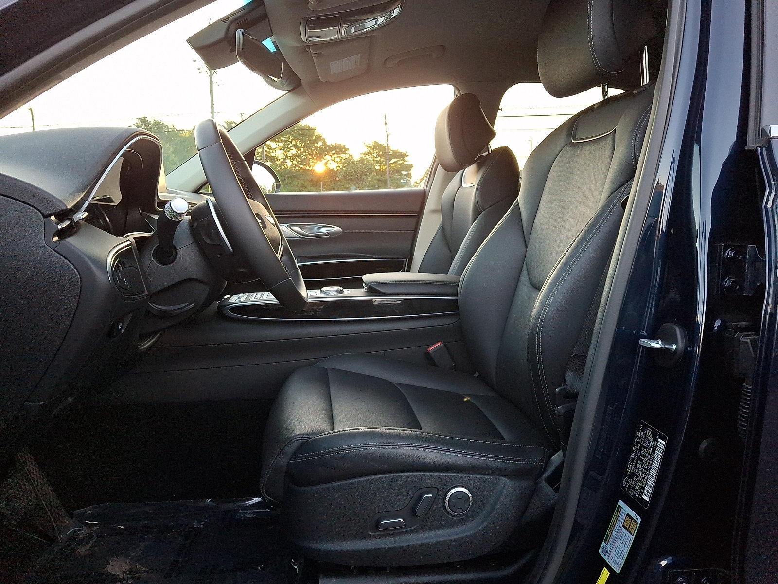 Used 2022 Genesis GV70 2.5T AWD/4WD image 14