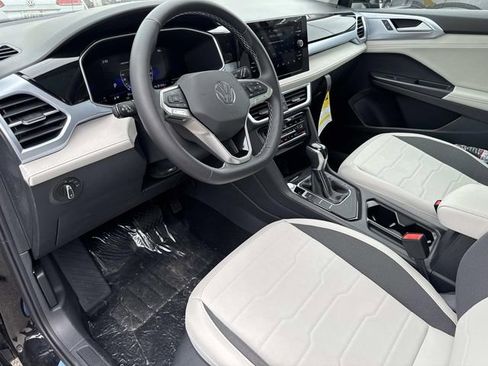 New 2026 Volkswagen Taos SE FWD image 12