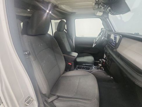 Used 2024 Jeep Wrangler Sahara image 25