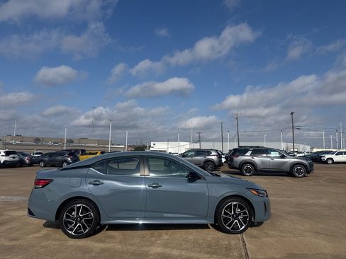Certified 2025 Nissan Sentra SR image 25