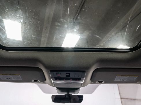 Used 2023 Nissan Sentra SR w/ SR Premium Package FWD image 16