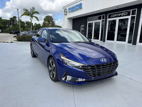 Used 2021 Hyundai Elantra SEL w/ Convenience + Premium Package FWD image 7