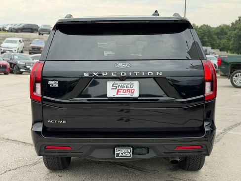 Used 2025 Ford Expedition Active AWD/4WD image 6