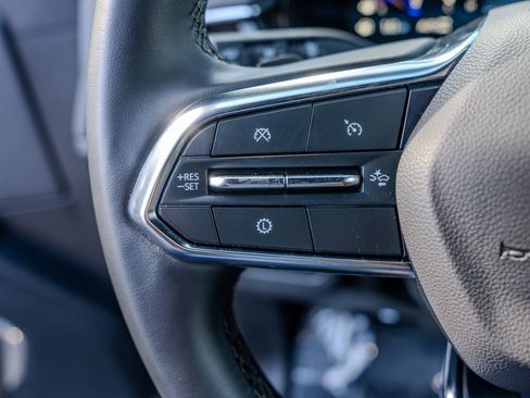 Used 2025 Chevrolet Suburban Z71 image 7