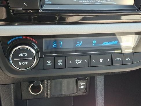Used 2016 Toyota Corolla LE FWD image 16