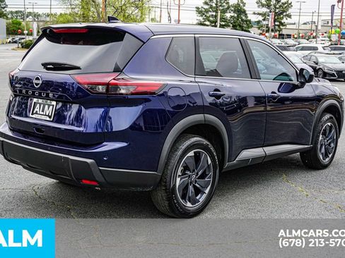Used 2025 Nissan Rogue SV image 6