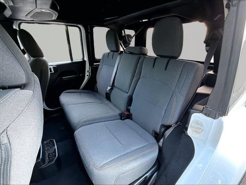 Used 2024 Jeep Wrangler Unlimited AWD/4WD image 18