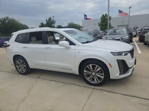 Used 2021 Cadillac XT6 Premium Luxury FWD image 2