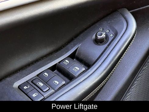 Used 2023 Jeep Grand Cherokee L Limited w/ Black Appearance Package image 18