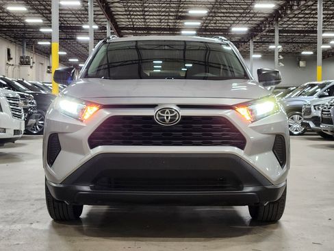 Used 2019 Toyota RAV4 LE image 2