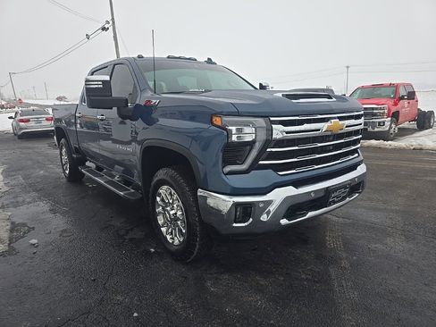 Used 2025 Chevrolet Silverado 2500 LTZ w/ LTZ Plus Package image 9