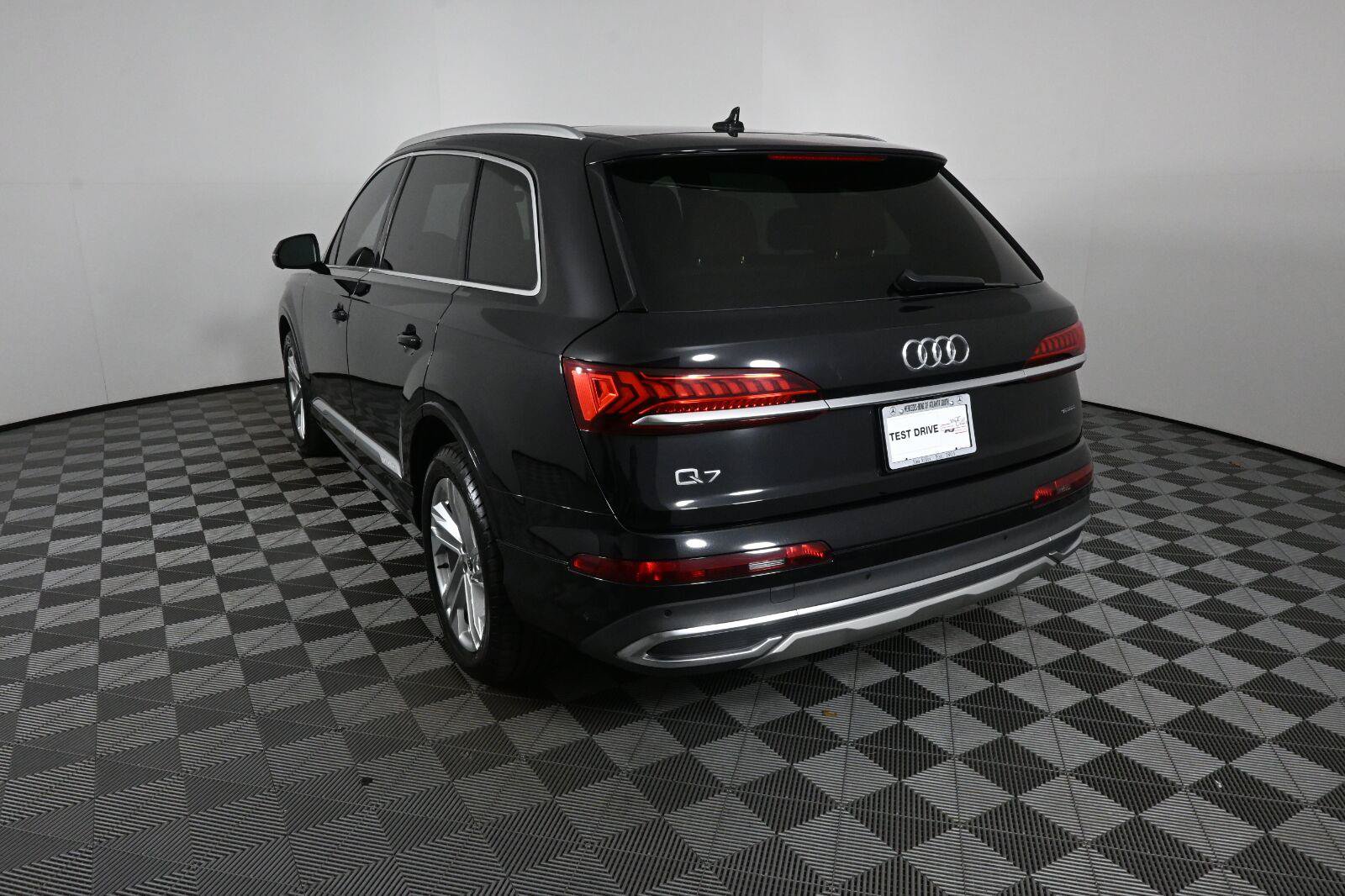 Used 2021 Audi Q7 3.0T Premium Plus w/ Premium Plus Package AWD/4WD image 4