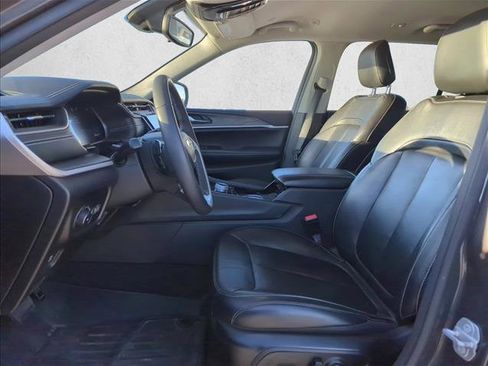 Used 2023 Jeep Grand Cherokee L Limited w/ Black Appearance Package image 9