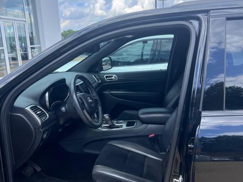 Used 2018 Jeep Grand Cherokee Altitude AWD/4WD image 8
