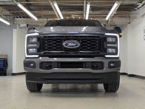 Used 2023 Ford F250 XLT w/ XLT Premium Package AWD/4WD image 3