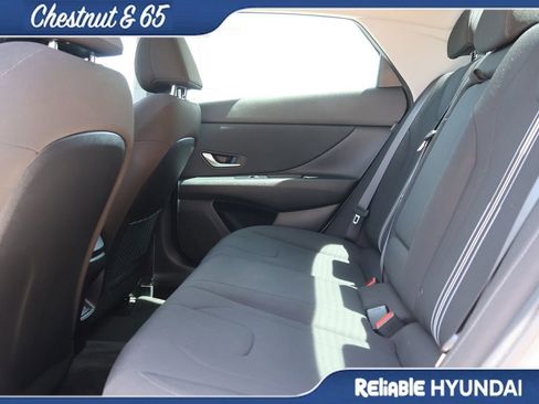 Certified 2025 Hyundai Elantra SEL FWD image 18