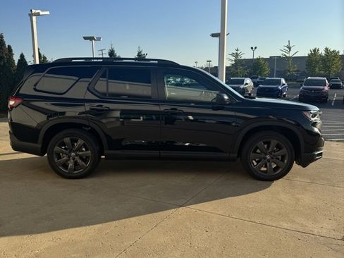 New 2025 Honda Pilot Sport image 2