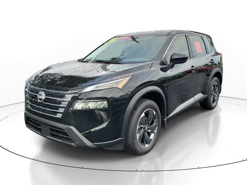 Certified 2025 Nissan Rogue SV FWD image 3