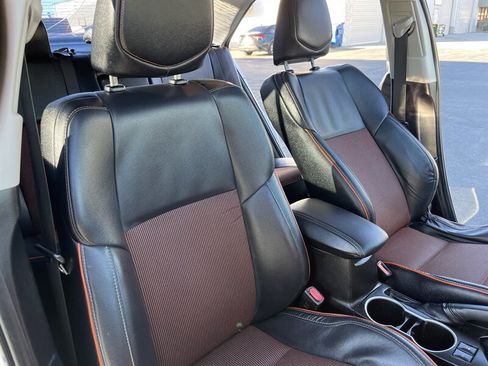 Used 2017 Toyota Corolla SE w/ SE Premium Package image 38