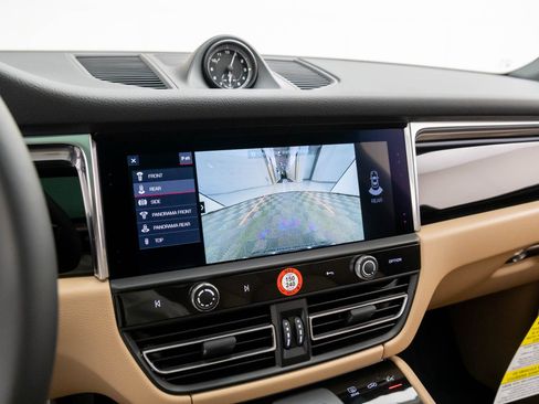 Certified 2025 Porsche Macan image 24