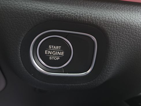 Used 2025 Mercedes-Benz GLE 450e 4MATIC image 35