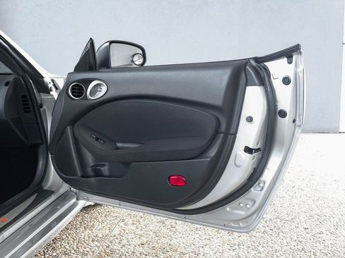 Used 2020 Nissan 370Z Coupe image 35