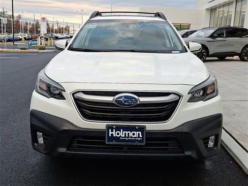 Used 2021 Subaru Outback Premium image 3