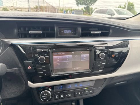 Used 2014 Toyota Corolla LE FWD image 10